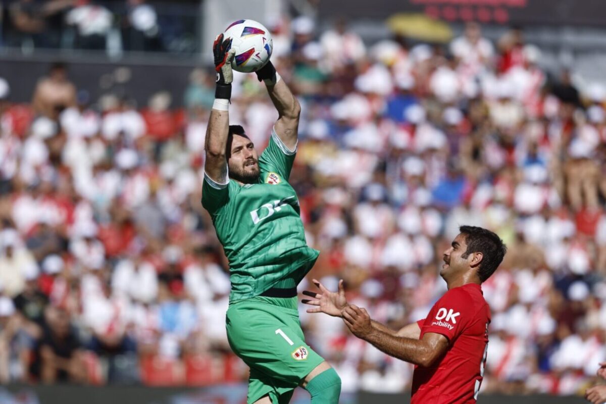 Ништо од Димитриевски, Леванте го потпиша Мет Рајан