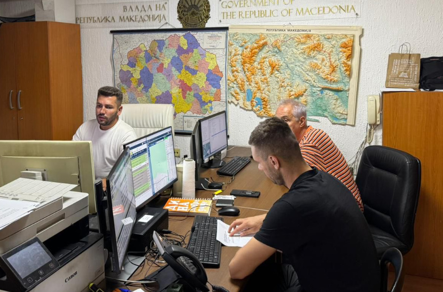 По врнежите од дожд и силните ветрови кои зафатија делови од државата, нема пријавени штети, соопшти ЦУК