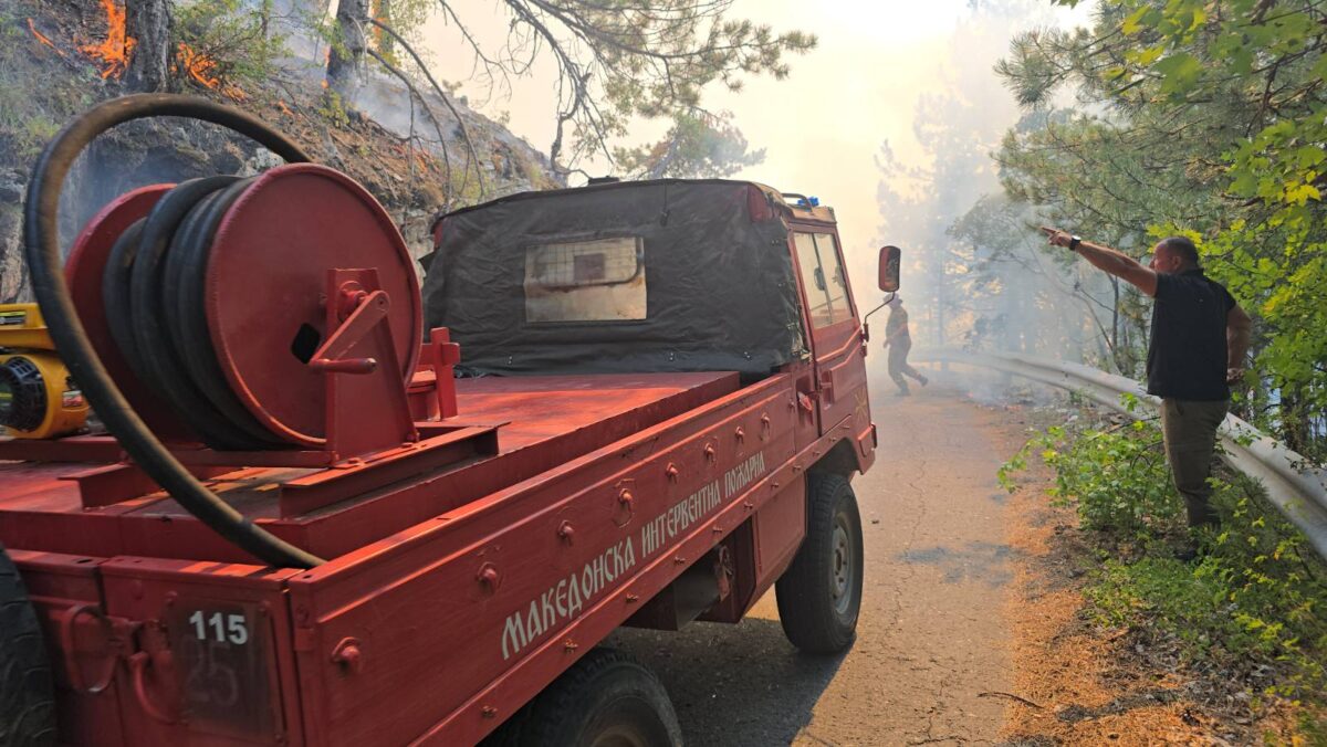 Поради пожар, затворен за сообраќај патот Македонски Брод – Скопје