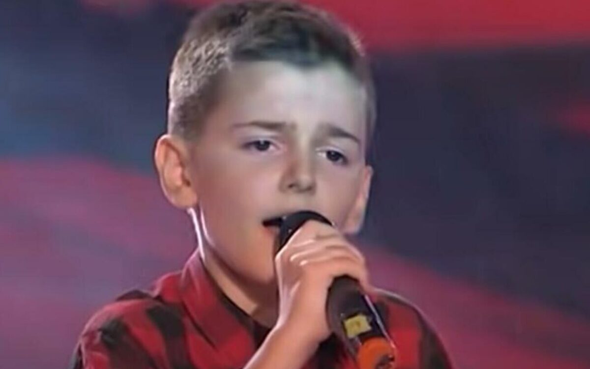 Поранешниот победник на „Пинкови ѕвездички“, Марко Бошњак, објави фотографии со момчето