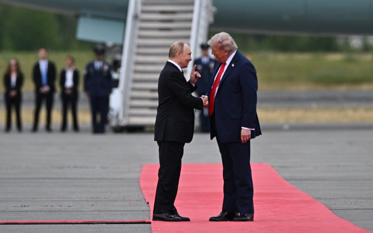 Рејтингот на Трамп скокна по средбата со Путин