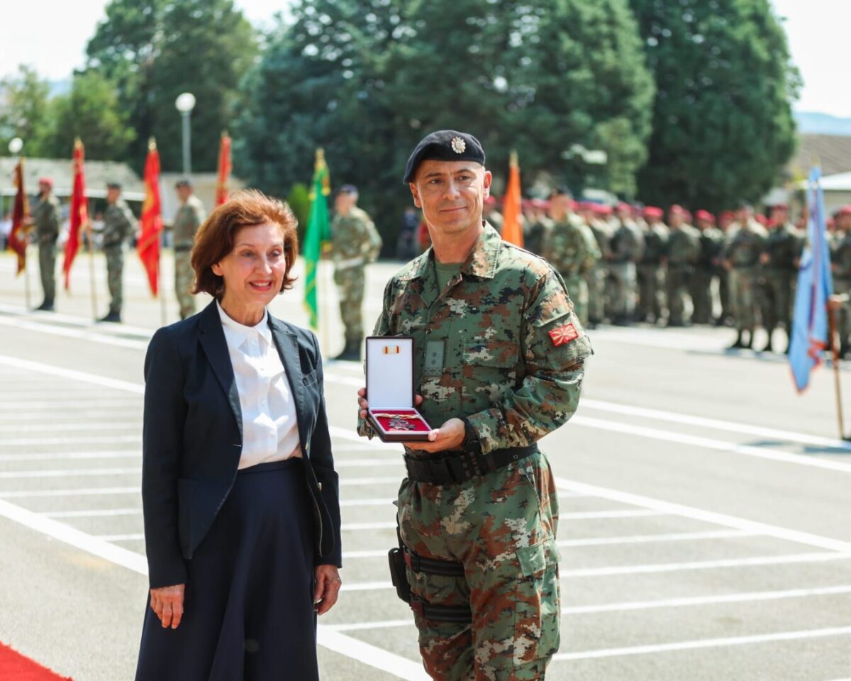 Сиљановска-Давкова: Да продолжиме да градиме силна и кредибилна Армија