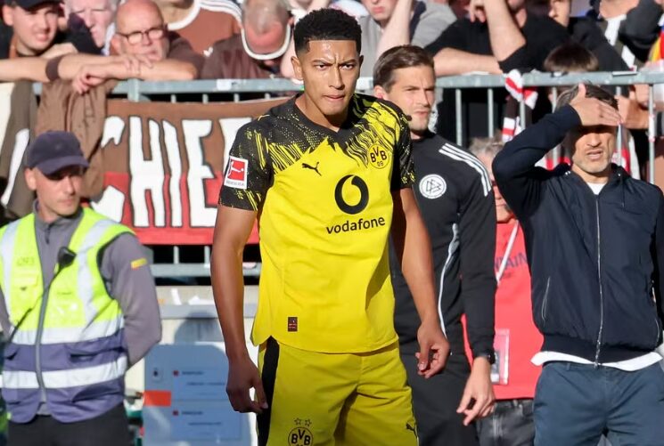 Таткото на Белингем се карал со директорот на Борусија откако неговиот син бил заменет на полувремето