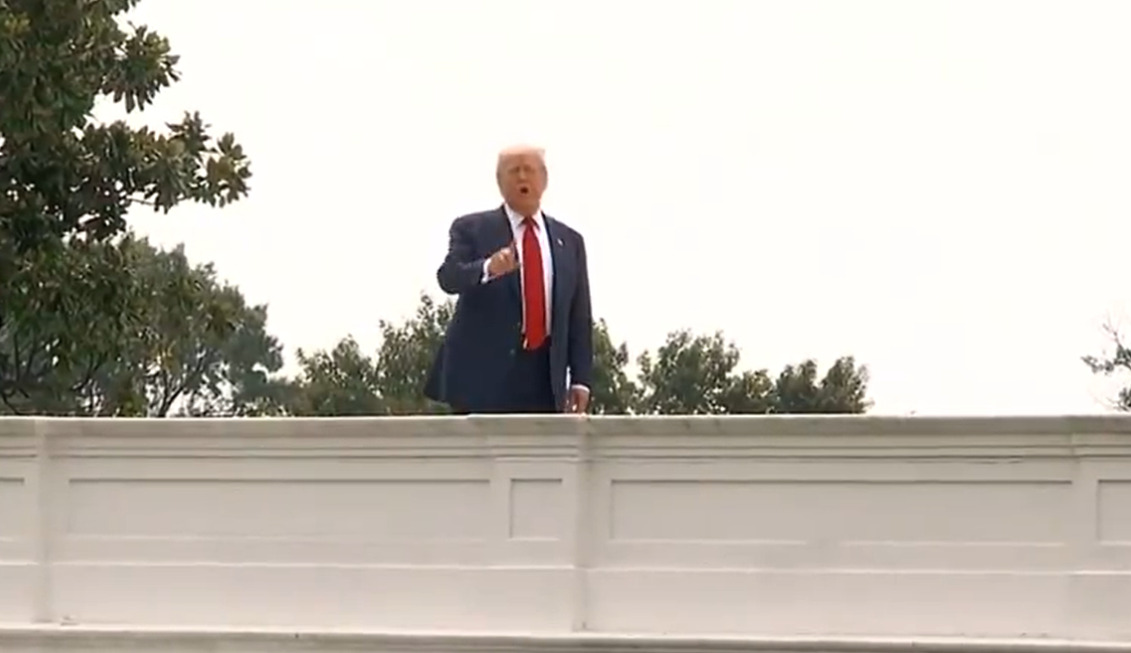 Трамп: 100 проценти царина за чипови, освен за оние кои сакаат да го префрлат производството во САД