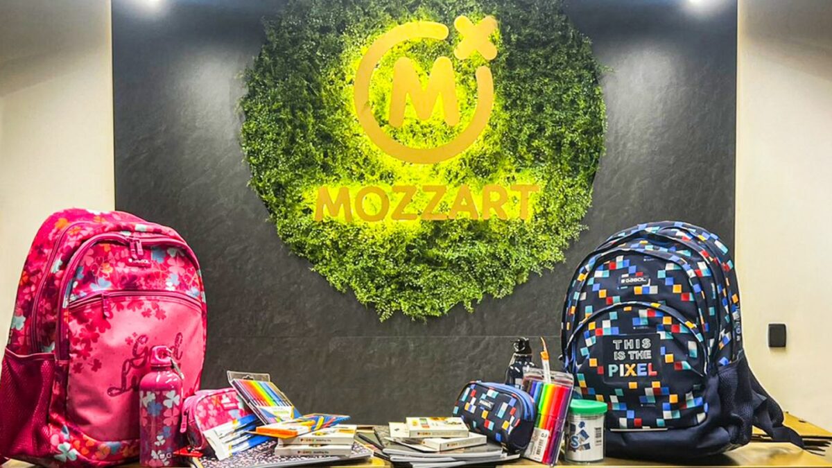 Трета година по ред: „Mozzart“ ги израдува децата на своите вработени со ранчиња и училишен прибор