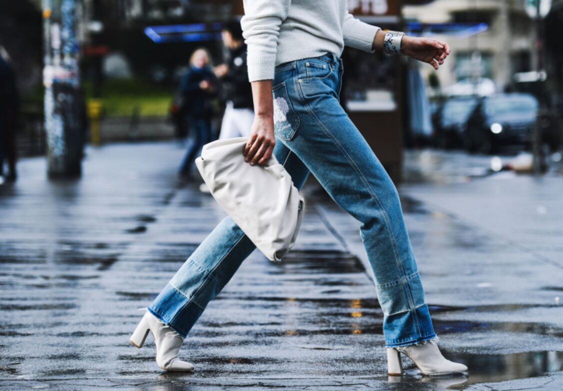 Три парчиња облека што секоја жена над 40 години треба да ги исфрли од плакарот