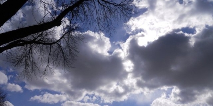 Утре, променливо облачно време, попладне краткотраен дожд и грмежи