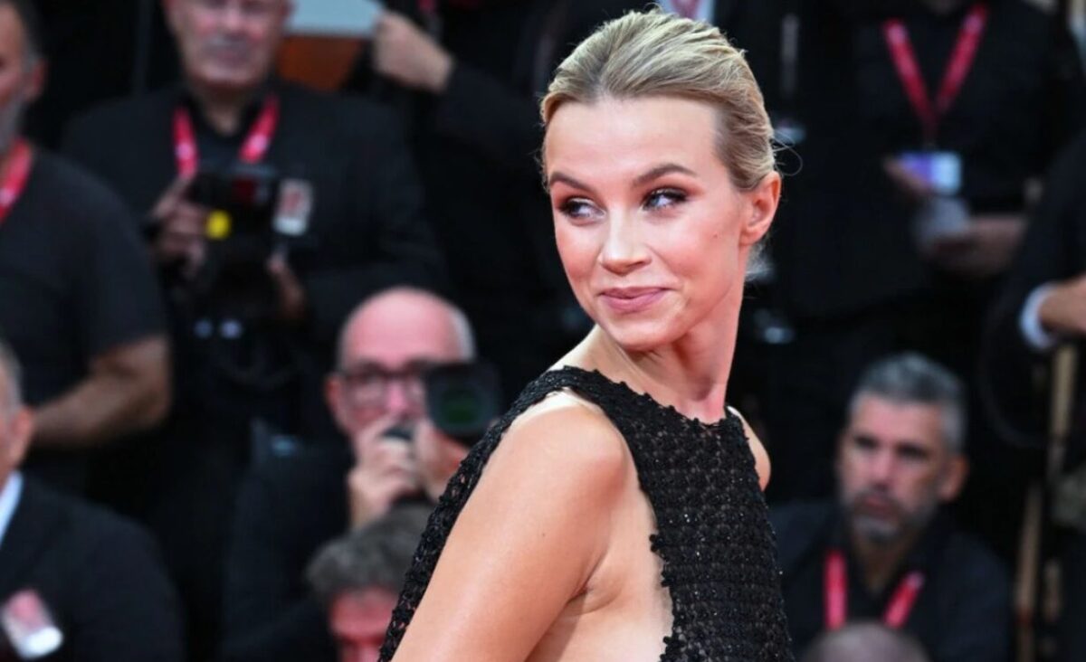 (Фото) Инфлуенсерка ги прекрши правилата во Венеција и храбро ги покажа градите