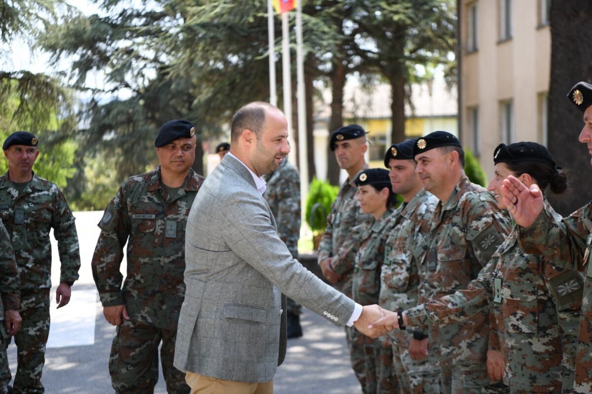 (Фото) Македонски контингент од околу 280 војници со формациска опрема, вооружување и возила испратен на воената вежба „Saber Junction 25“ во Германија
