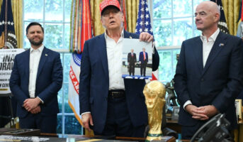 (Фото) Трамп: Путин сака да дојде на Светското првенство во САД