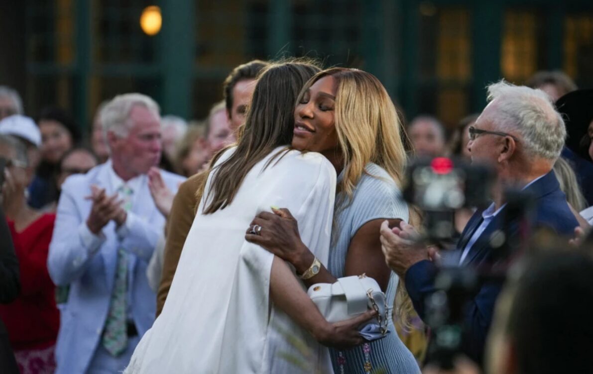 (Фото/Видео) Двете најдобри тенисерки во светот ги „закопаа секирите“