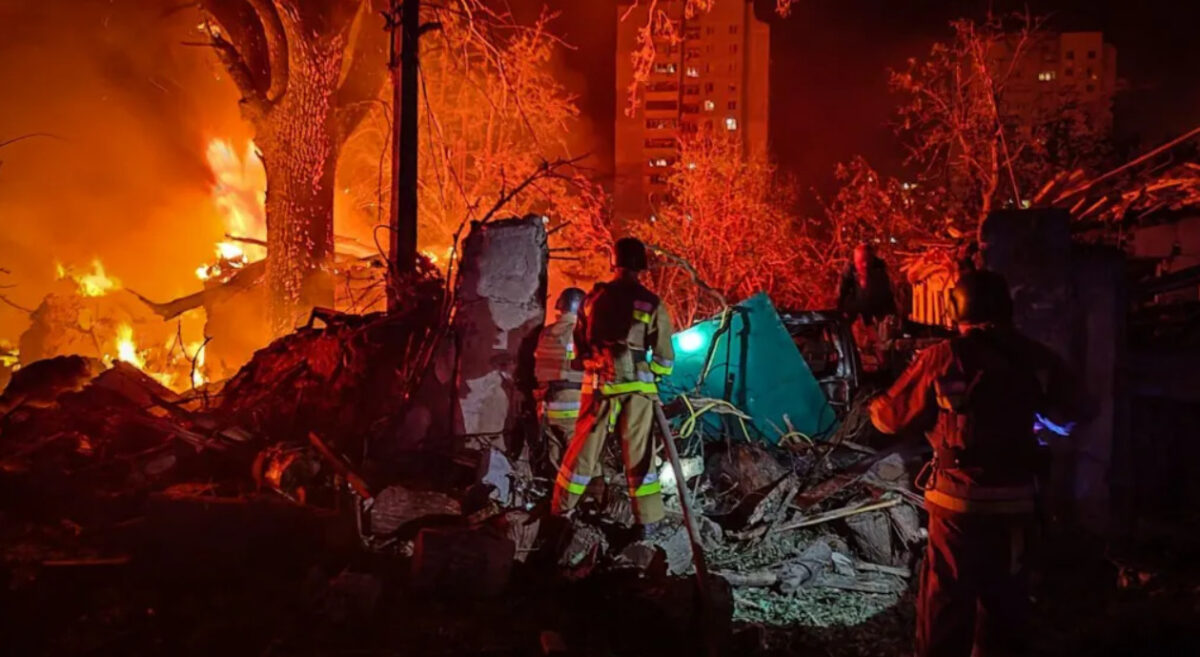 (Фото+видео) Руски ракетен напад врз Николаев: повредени седум лица, уништени десетици домови
