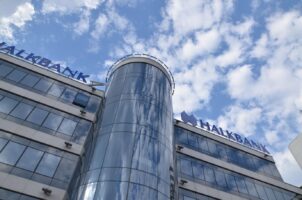 Халкбанк со донација на компјутерска опрема за училиштата и за институциите