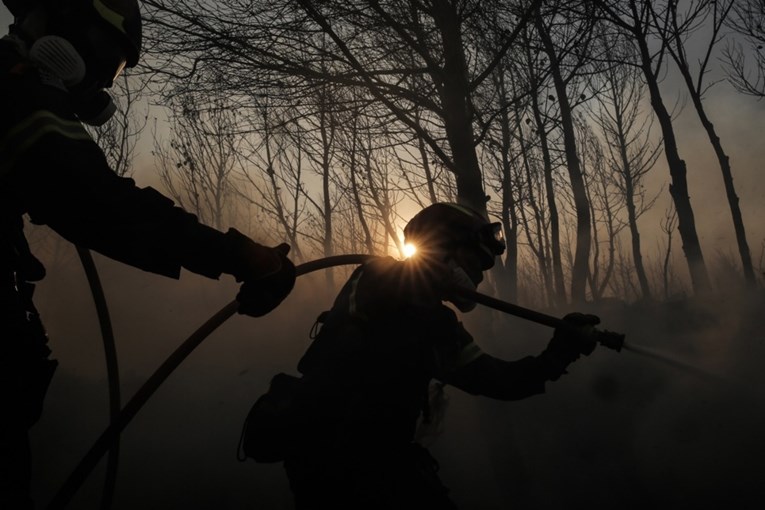 Храбрите и неуморни пожарникари изгаснаа 21 пожар, активен е само уште еден