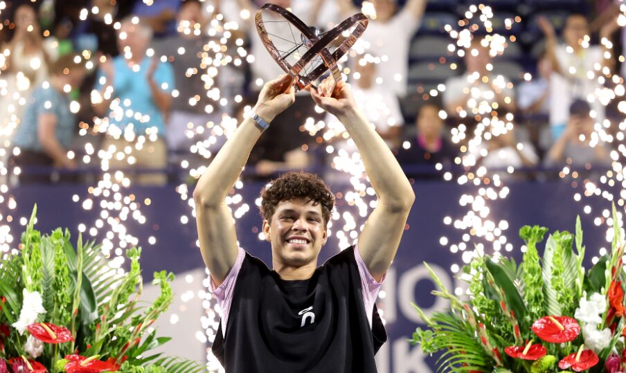 Шелтон го освои Торонто