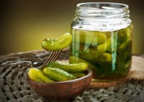 Што се случува со вашето тело ако јадете кисели краставички секој ден?
