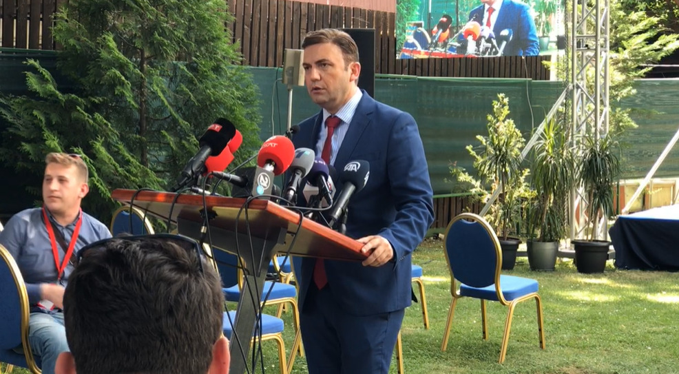 „Влен“: Бујар Османи го вети автопатот Скопјe-Блаце, но донесе само лаги