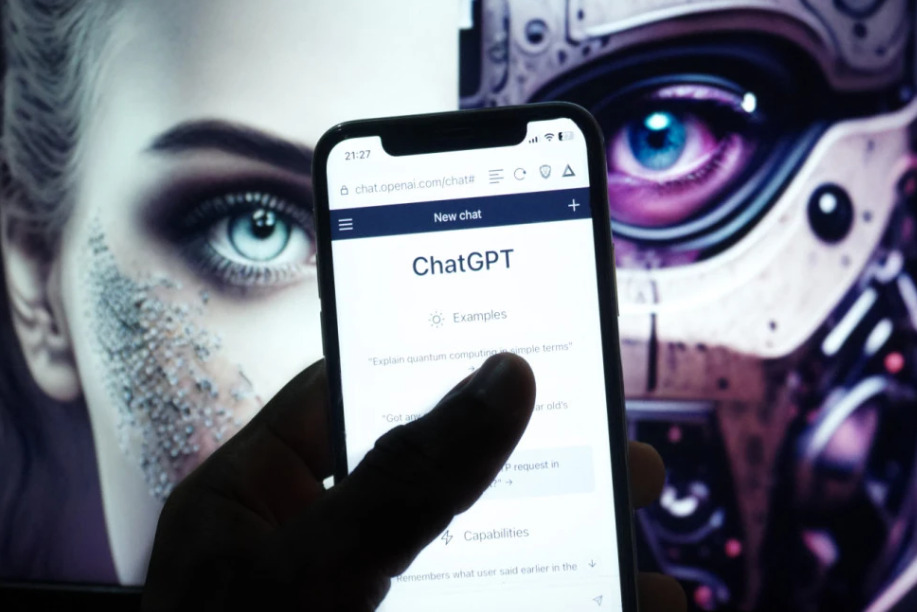 AI паѓа на истите трикови како и луѓето: Комплиментите можат да ја измамат да ги прекрши сопствените правила
