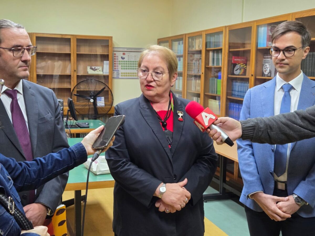 Јаневска: Државата целосно го финансира учеството на талентираните ученици на меѓународни натпревари
