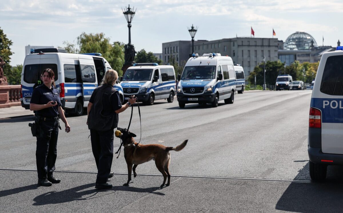 Автомобил во Берлин удри во група деца, повеќе повредени