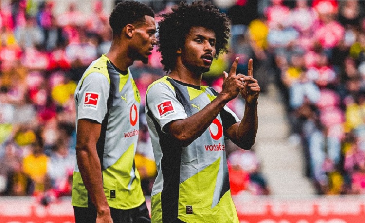 Борусија Дортмунд триумфираше на гости кај Мајнц