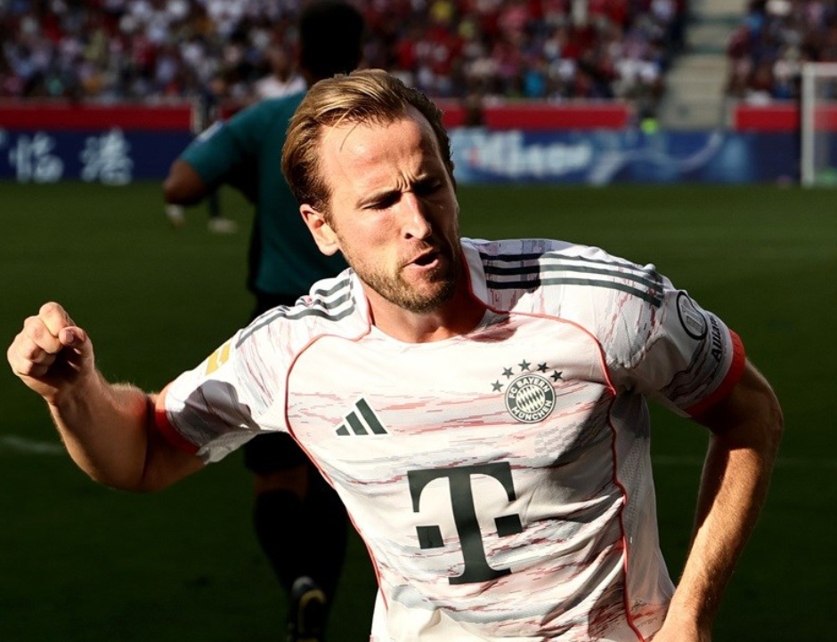 ВИДЕО: Неверојатниот Кејн го сруши рекордот на Роналдо и Халанд со 100. гол за Баерн