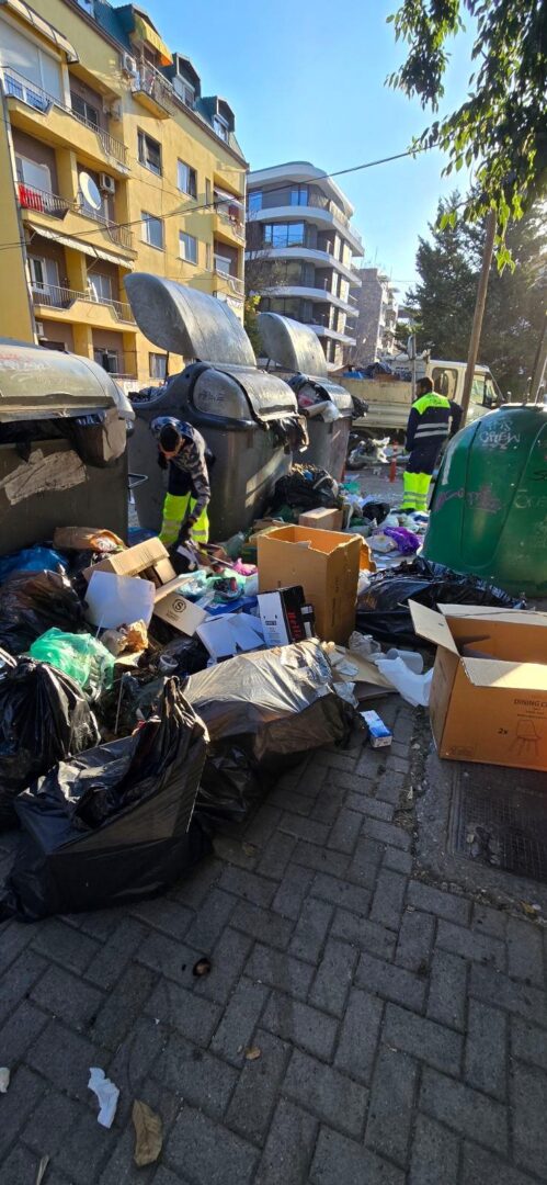 (Видео) Герасимовски пред преполните контејнери: Четири години нашите хигиеничари им ја вршат работата на Комунална хигиена