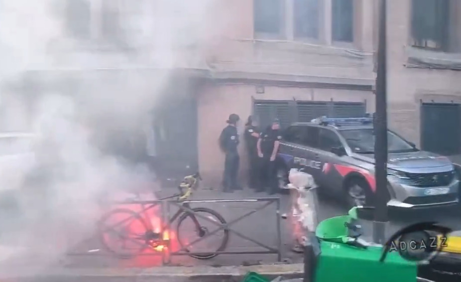 (Видео) Големи протести во Франција: судири меѓу учесниците и полицијата