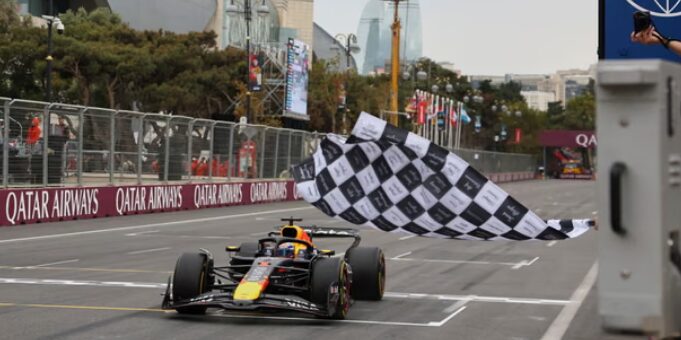 (Видео) Доминација на Ферстапен во Баку, подиум за Вилијамс и ужасна грешка на Пјастри