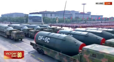 (Видео) Кина покажа невидено оружје од кое се плаши Западот