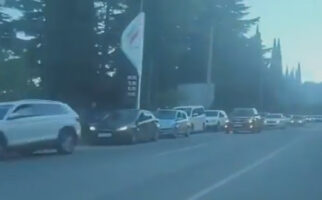 (Видео) Украинските напади даваат резултати: половина од бензинските пумпи на Крим останаа без бензин