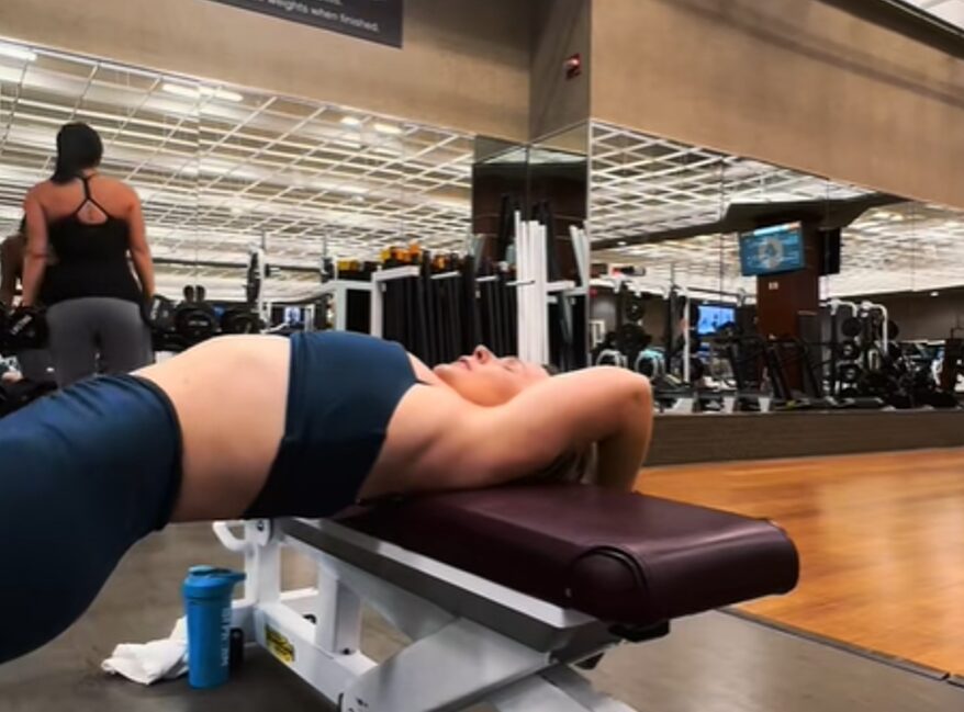 (Видео) Фитнес инфлуенсерка доби жестоки критики заради кавга во теретана