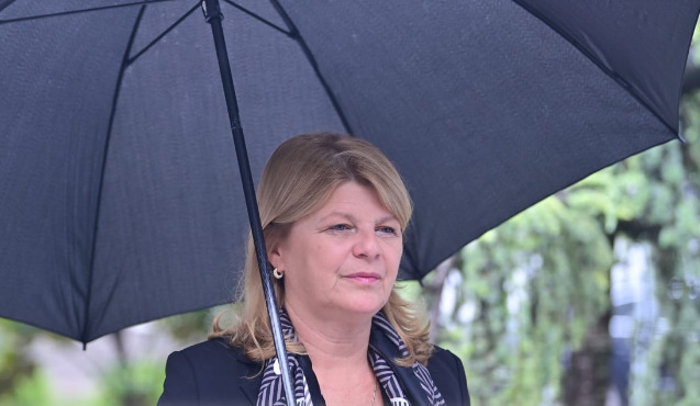 (Видео) Шукова: Дождот нема да го изгаси пожарот на Дрисла,  имам решение на проблемот со депонијата