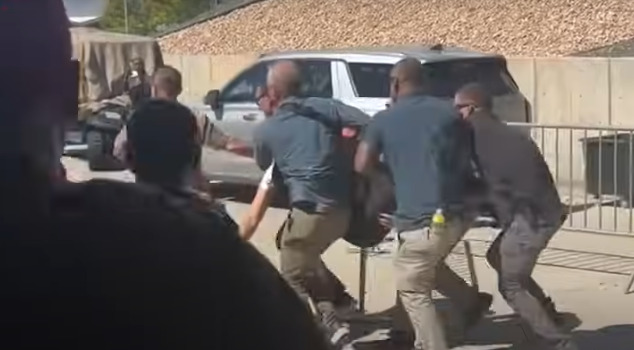 (Видео) „Никогаш нема да ја извадам таа слика од главата“: очевидци на убиството на Чарли Кирк
