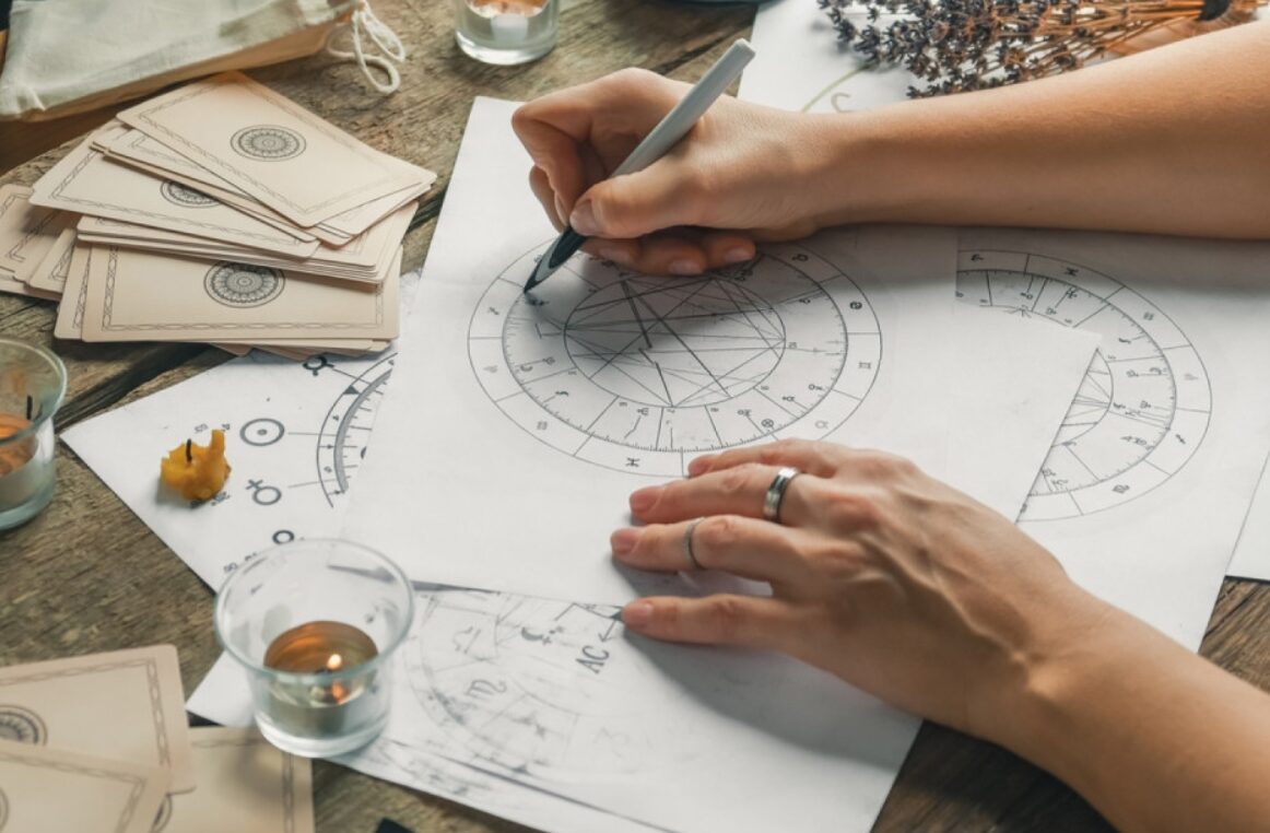 Два хороскопски знаци едвај чекаат да заврши годината - тогаш ќе пливаат во пари