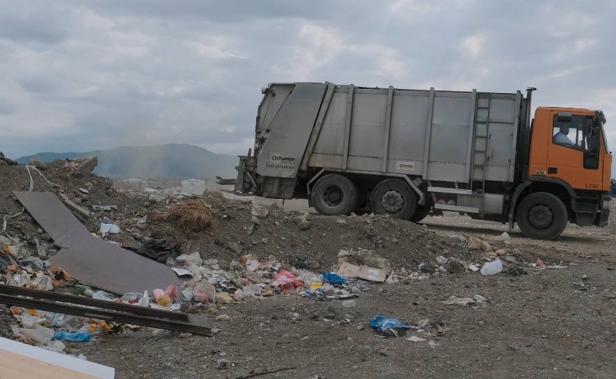 Депонијата во Струга е една од најопасните, ако не се преземат мерки, ќе биде црна точка по бројот на заболени од канцер, велат од „Вреди“