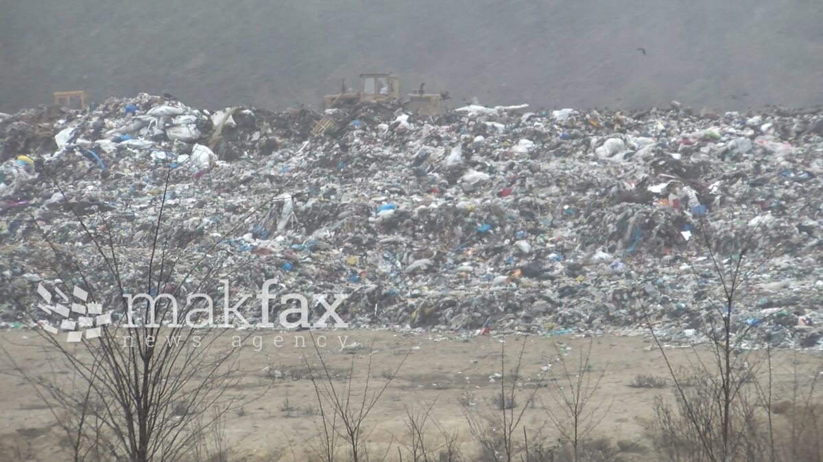 Дождот не помогна многу – чадот од Дрисла и утрово не стивнува, затрупувањето продолжува
