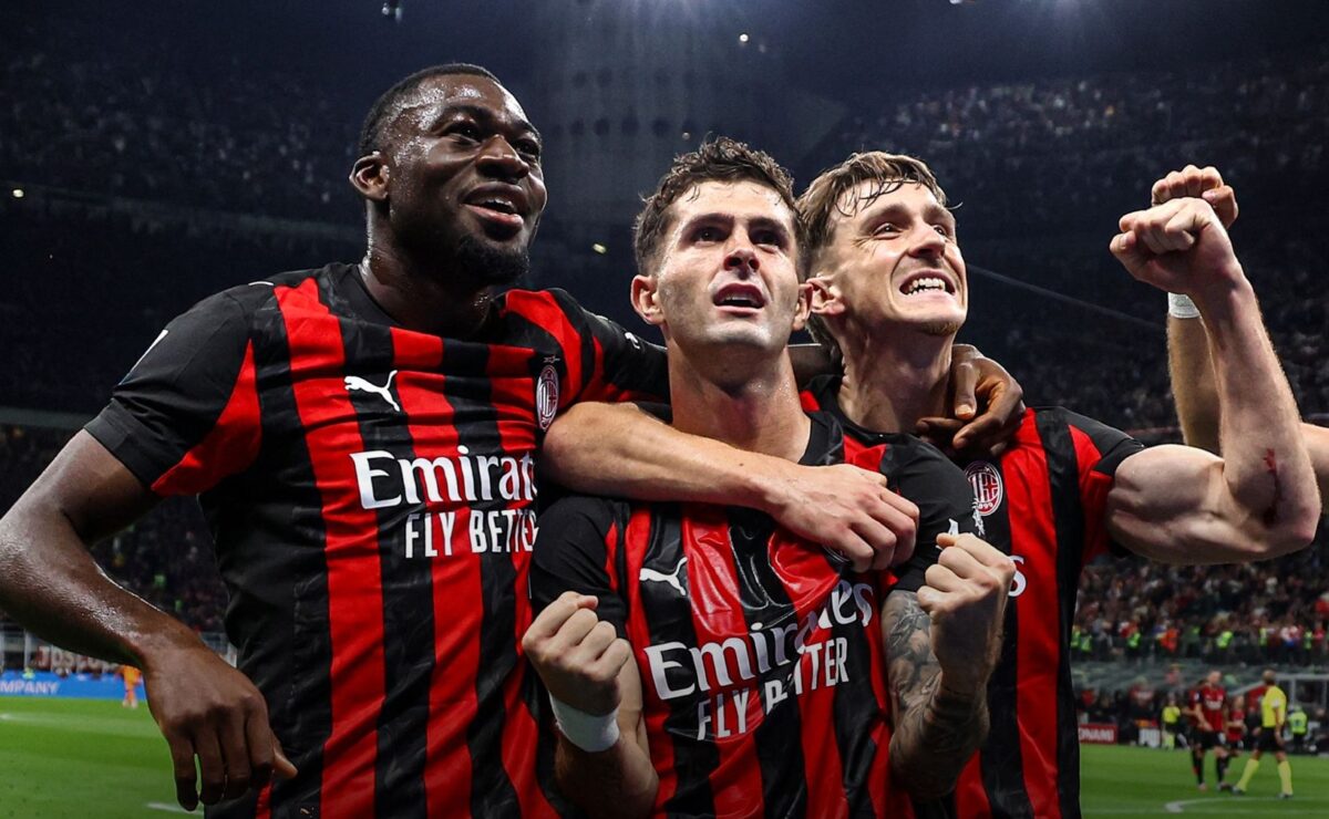 Милан со играч помалку го победи Наполи во дербито на „Сан Сиро“