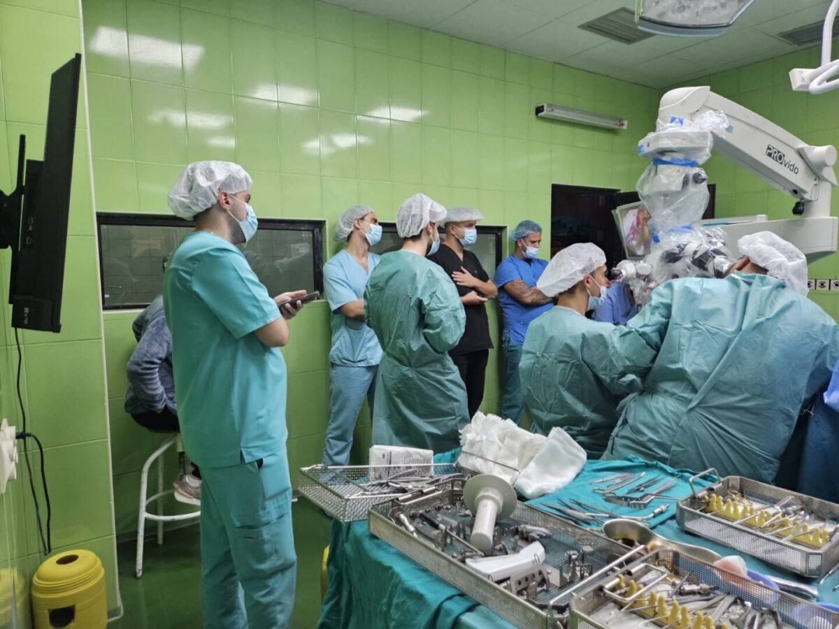 На Клиниката за неврохирургија првпат воведена интраоперативна флуоресцентна видеоангиографија при хируршки третман на мозочни аневризми