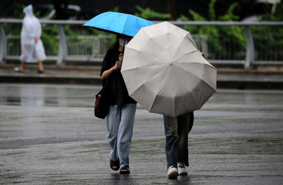 Најмалку 11 жртви во налетот на тајфунот Буалој што го погоди Виетнам