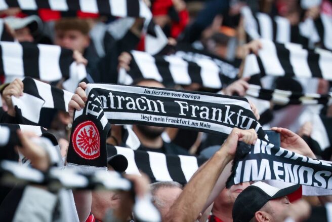 Неапол им забрани влез на навивачите на Ајнтрахт