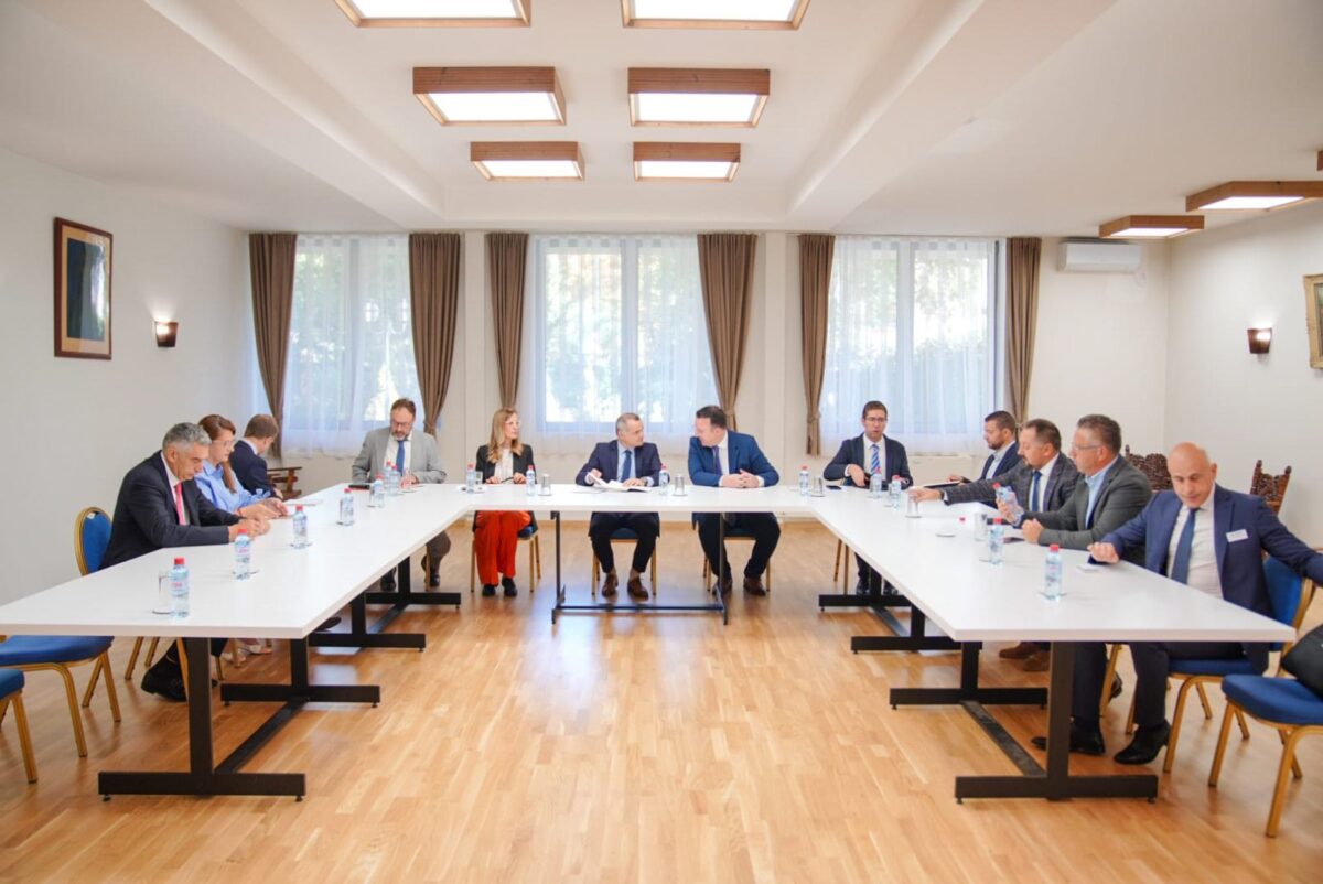 Николоски -Ле Риголер: презентирани можностите за отпочнување и унапредување на значајни инфраструктурни проекти