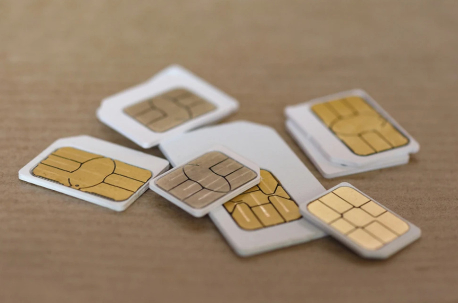 Новиот iPhone: Убиецот на SIM картичките