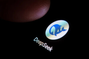 Обуката на кинескиот DeepSeek AI модел чинела помалку од 300.000 долари