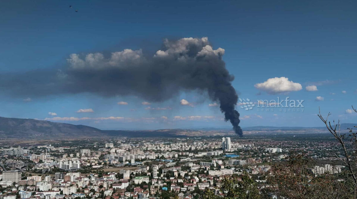 Опасен отпад гори во Трубарево, нема насоки од властите за заштита од чадот