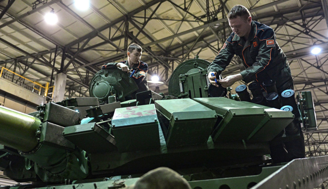 Платите во руската воена индустрија паднаа за прв пат по инвазијата
