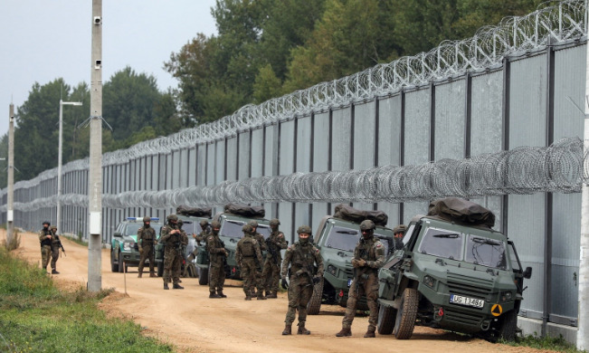 Полска ја затвора границата со Белорусија поради воени вежби