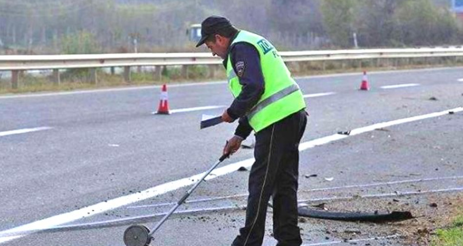 Прекинат сообраќајот на патот Мавровска крстосница-Гостивар поради сообраќајна несреќа, возилата се пренасочуваат по споредните патишта