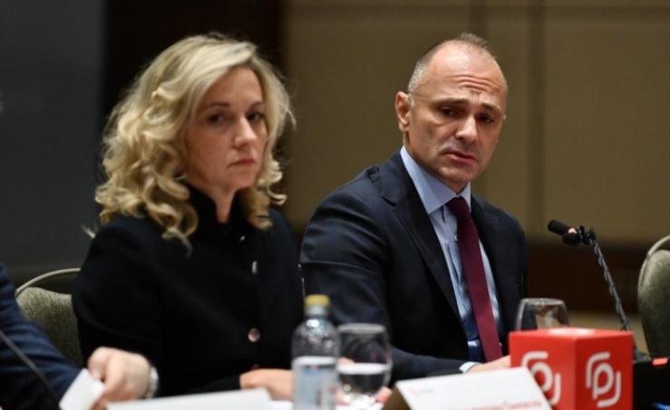 Претседателката се среќава со најниско рангираниот дипломат во САД, обвини Филипче