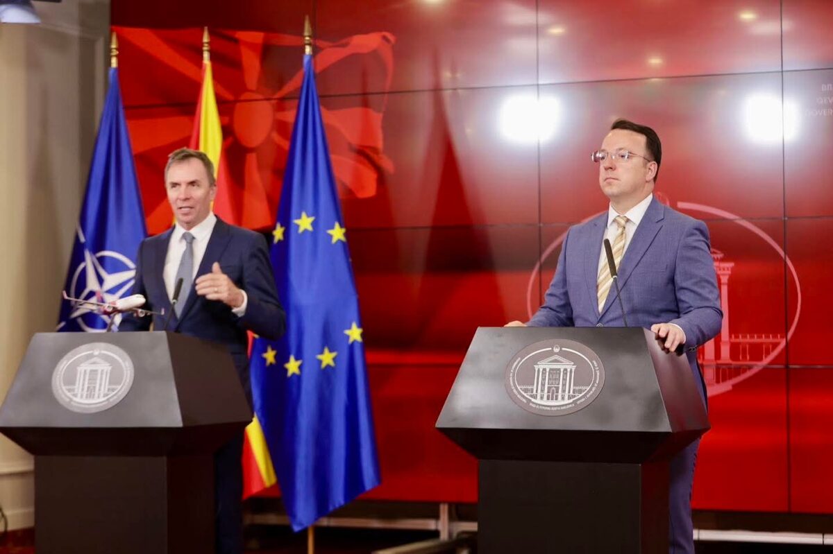 Се воведуваат пет нови линии кон домашните аеродроми, до Охрид ќе се лета од Катовице, Вроцлав и Милано, а до Скопје од Будимпешта и Наполи, најави Николоски